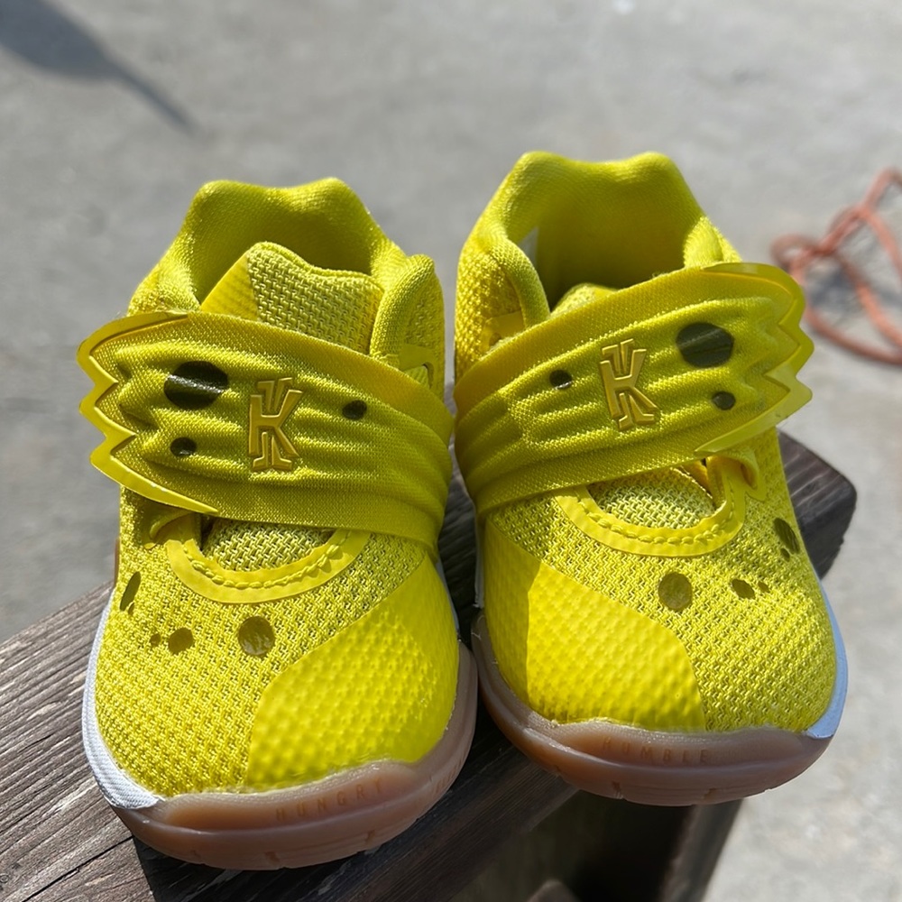 Kyrie Nike sponge bobs size 3c in new condition never worn. Perfect   summertime